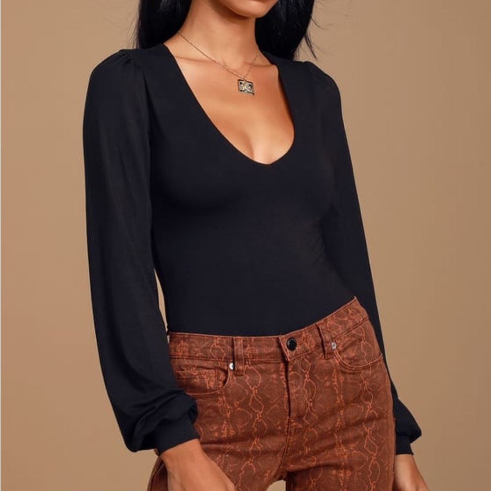 A2 - 146 Kaylene Black V-Neck Balloon Sleeve bodysuit size medium